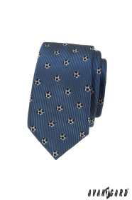 Kék keskeny nyakkendő futball-labda minta