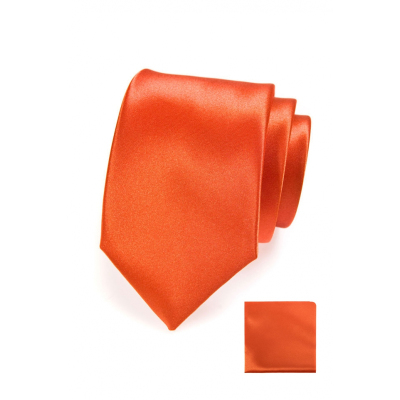 Narancssárga nyakkendő díszzsebkendővel