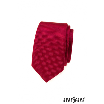 Piros keskeny nyakkendő felszíni textúrával