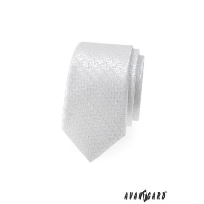 Fehér, vékony nyakkendő dekoratív csíkokkal