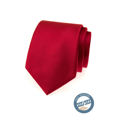 Piros selyem nyakkendő egy ajándék dobozban