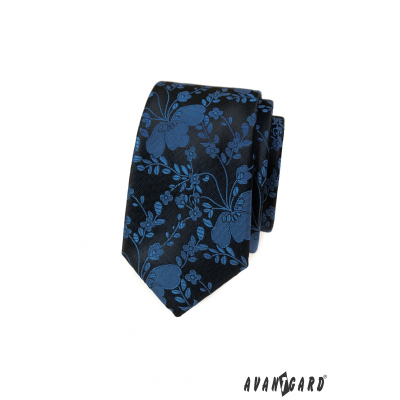 Keskeny nyakkendő kék mintával