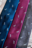 Kék nyakkendő szarvas mintával - szélesség 7 cm
