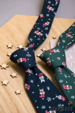 Zöld karácsonyi nyakkendő egy bulldoggal - szélesség 7 cm