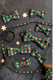 Zöld csokornyakkendő karácsonyi motívummal - 10 cm