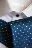 Kék strukturált nyakkendő pöttyökkel - szélesség 8 cm