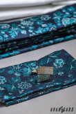 Kék keskeny nyakkendő virág motívummal - szélesség 6 cm