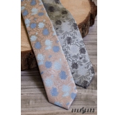 Bézs karcsú nyakkendő kék virágokkal