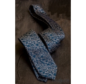 Kék nyakkendő virágmintával - szélesség 6 cm
